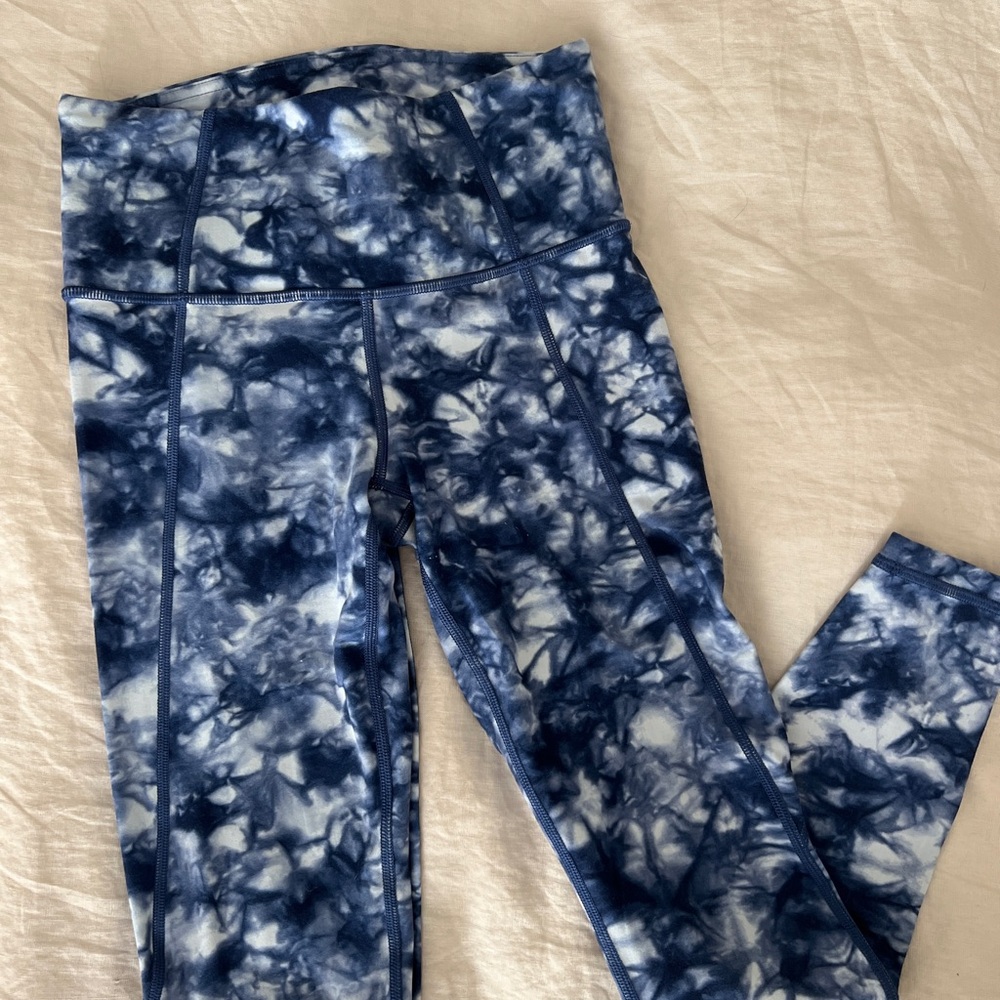 Athleta Women’s Blue Tie-Dye Leggings